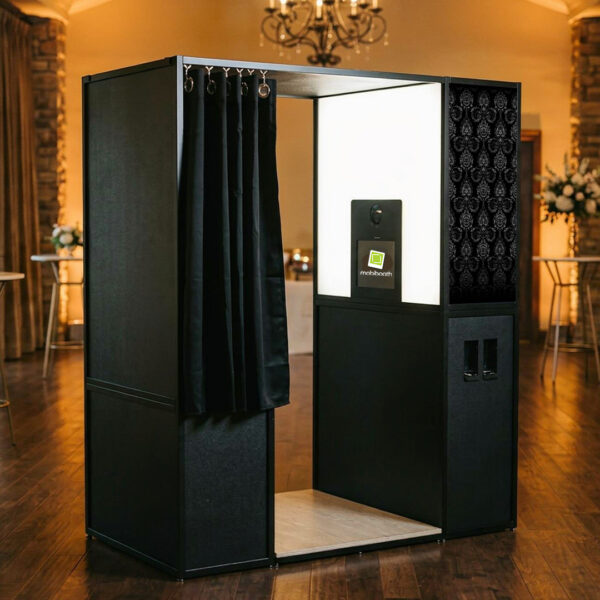 Mobibooth Gallery Enclosed Photo Booth Sit In at Country Club 32-inch